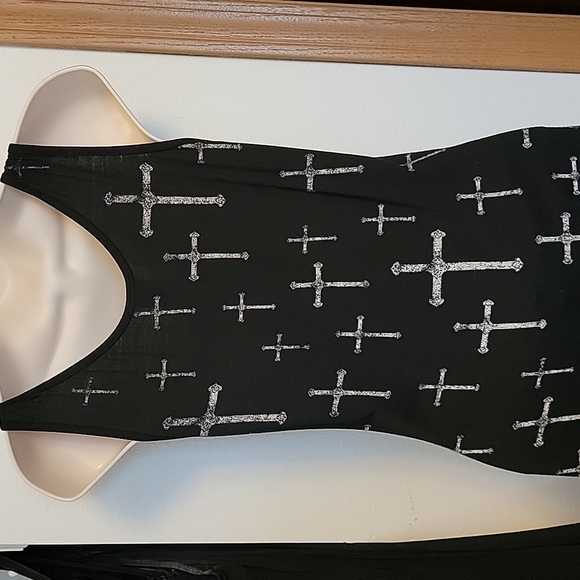 Cross Tank - Picture 4 of 5